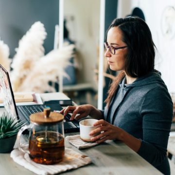 ¿Cómo ganar dinero sin salir de casa?